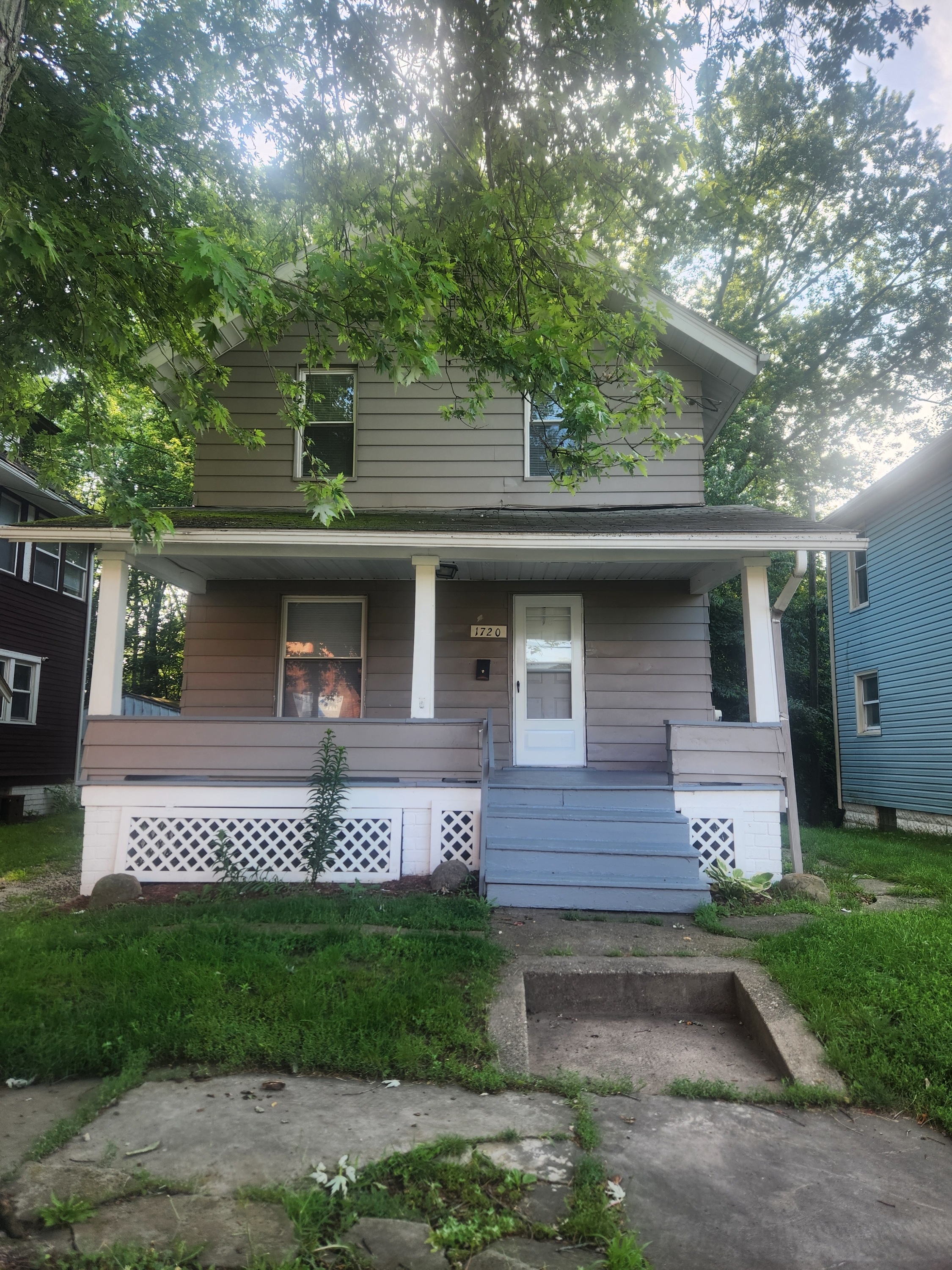 1720 Grace NE